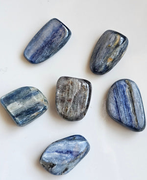 Kyanite (blue/green/grey)