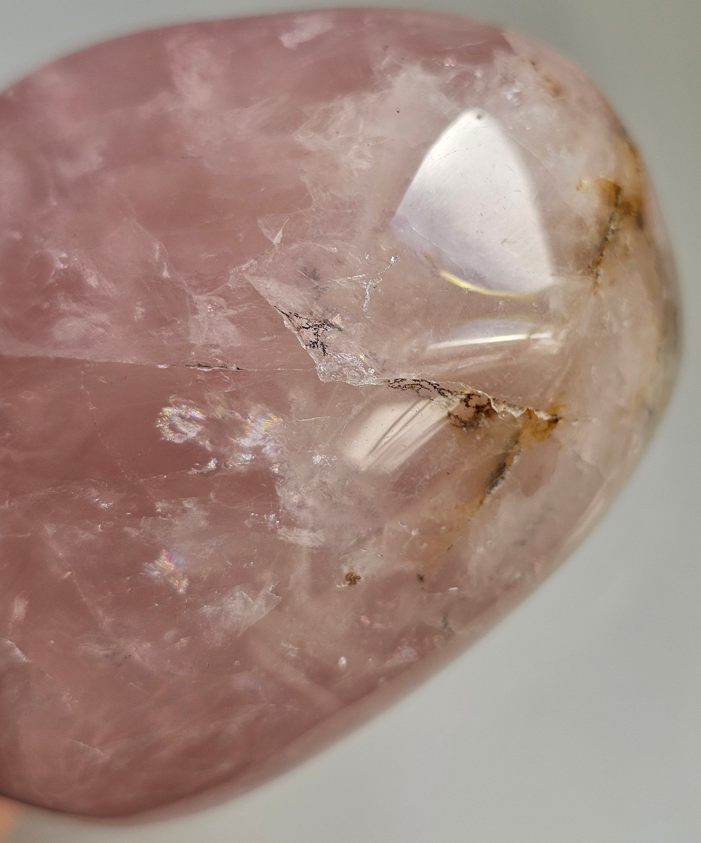 rose quartz crystal therapy stone